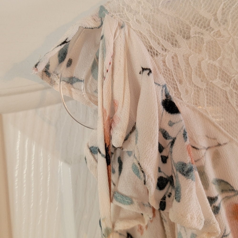 Boho Floral V-Neck Dress - Picture 4 of 8